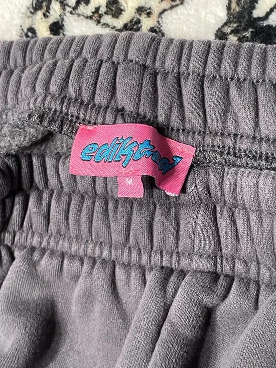 Edit Street Grey Wide-Leg Sweatpants with Pink Bow Details - Picture 3 of 5